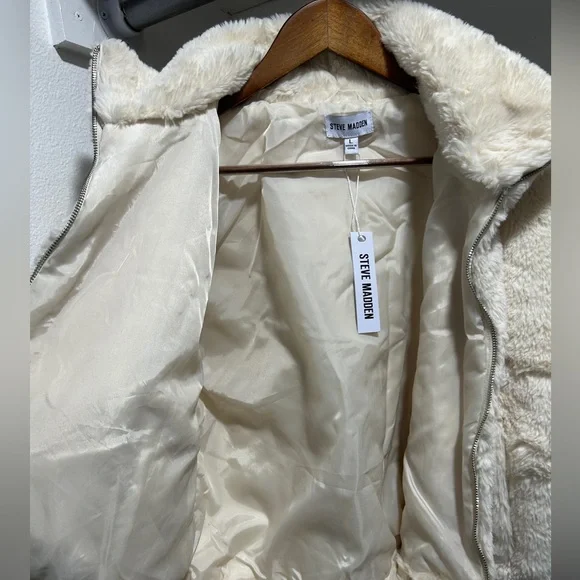 BB Dakota by Steve Madden Faux Fur Bomber. NWT. L. - Picture 9 of 10